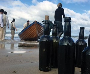 SCIENTISTS RECREATE 220-YEAR-OLD AUSTRALIAN SHIPWRECK BEER